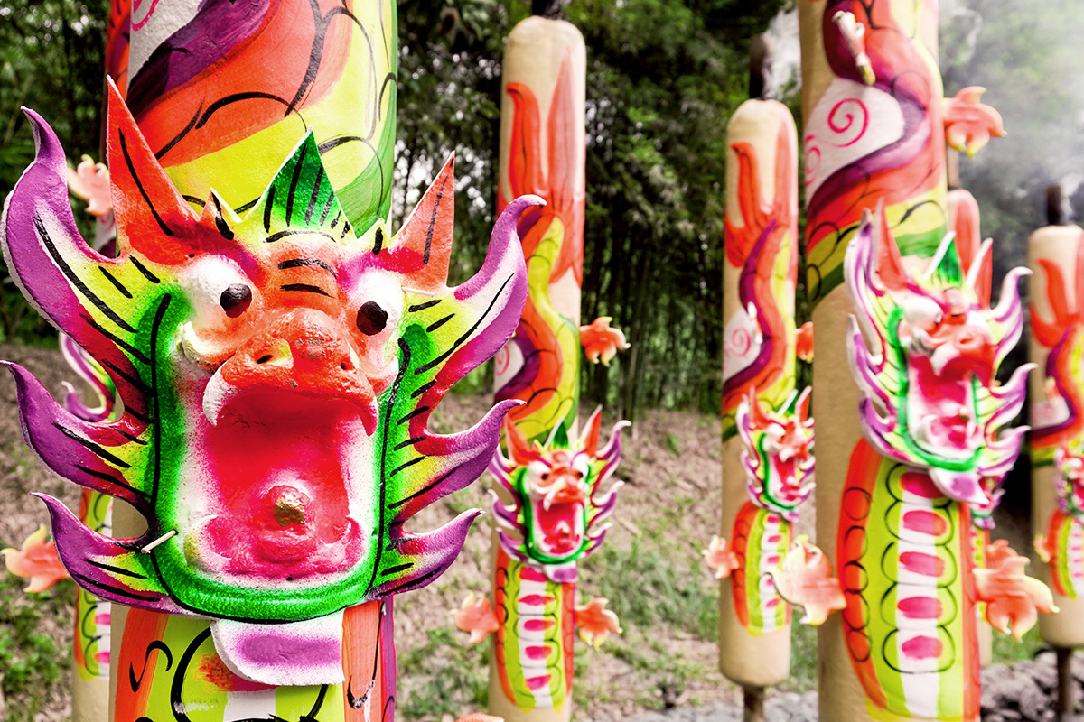 8-ft dragon incense